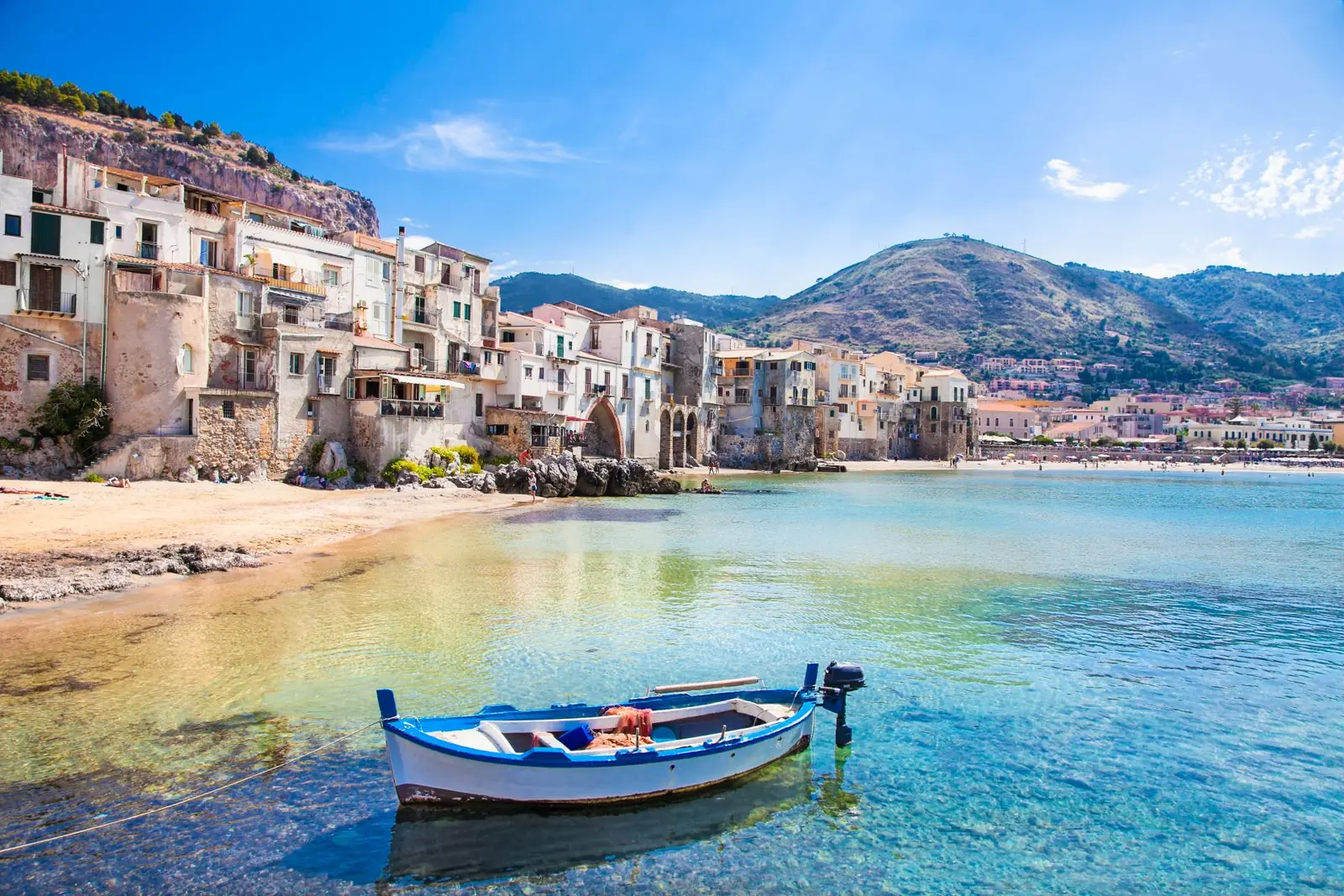 Barca da escursione sulla spiaggia di Cefalù